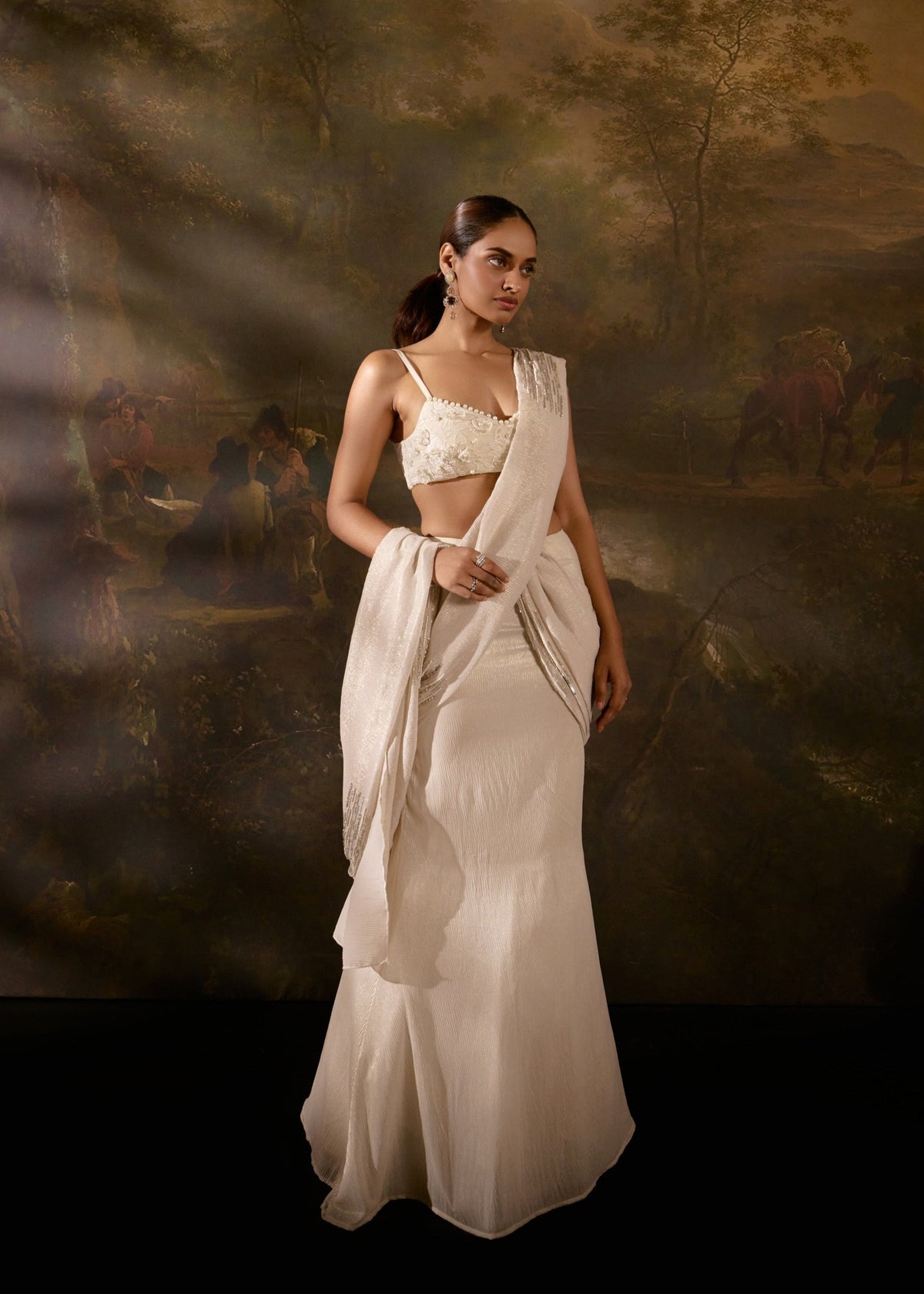 Aartika Off-White Embroidered Saree