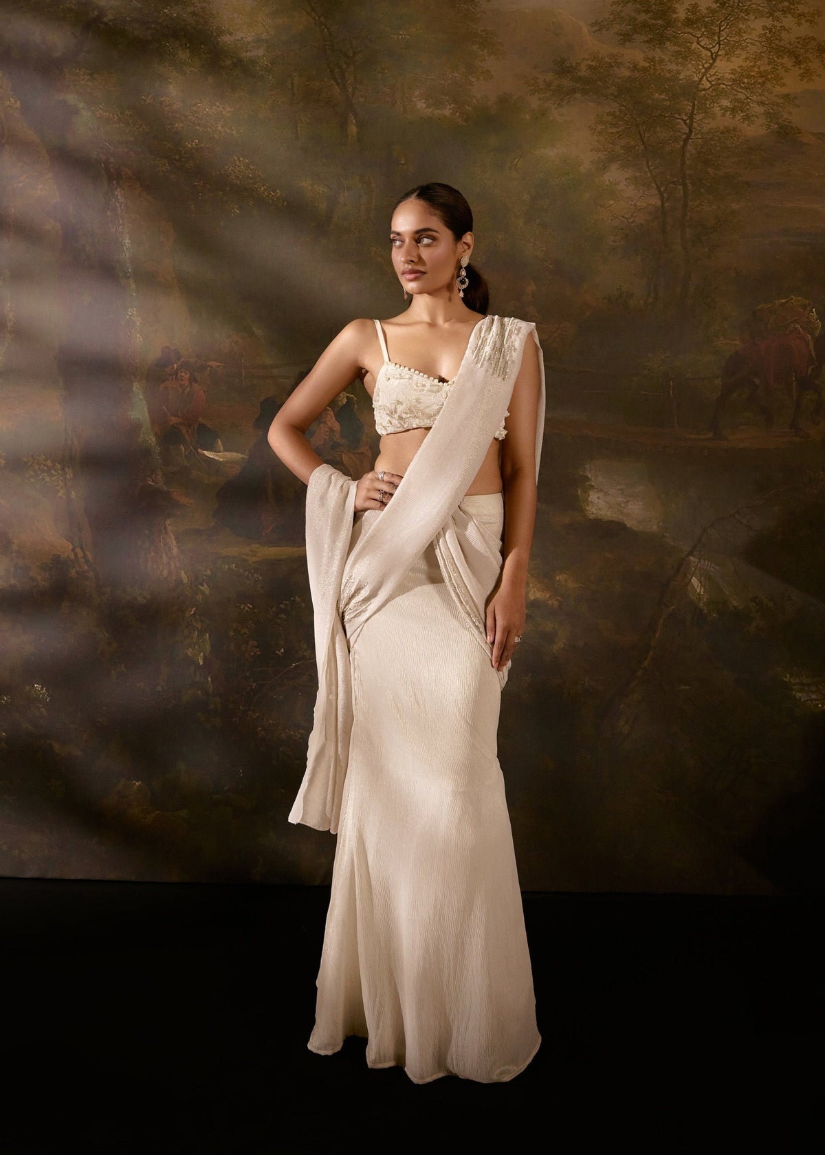 Aartika Off-White Embroidered Saree
